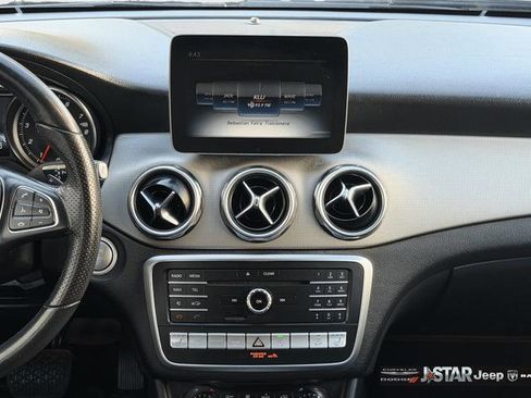Used 2020 Mercedes-Benz GLA 250 4MATIC w/ Premium Package image 14