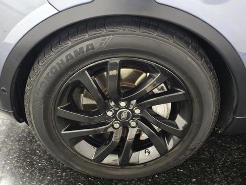 Used 2018 Land Rover Discovery HSE AWD/4WD image 16