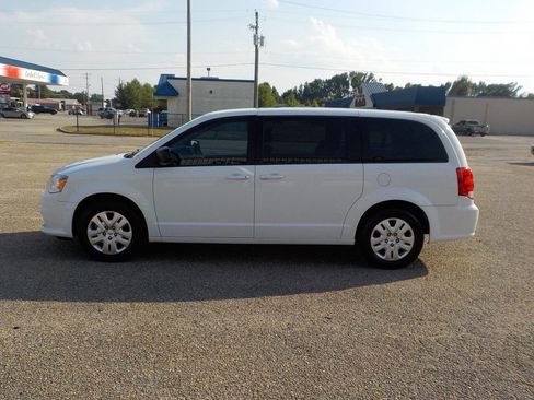 Used 2018 Dodge Grand Caravan SE w/ UConnect Hands-Free Group FWD image 2