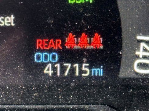 Used 2025 Toyota RAV4 XLE AWD/4WD image 31