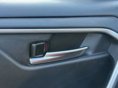 Used 2021 Toyota RAV4 XLE image 15