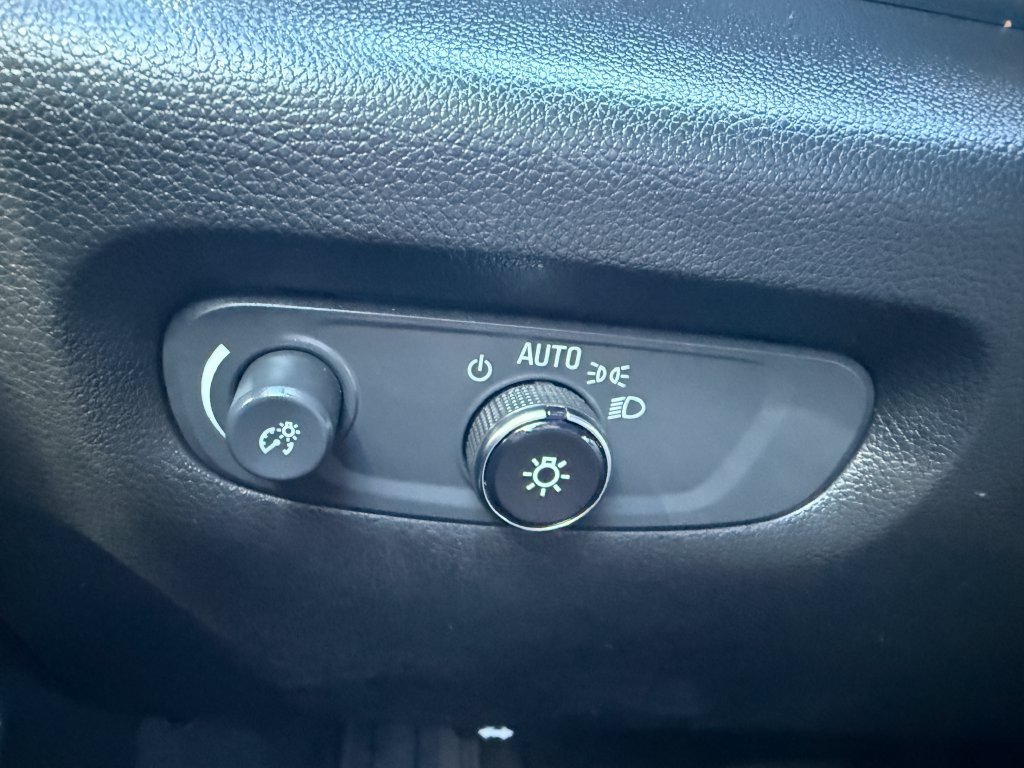 Used 2023 Chevrolet Traverse LS FWD image 24