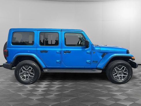 Used 2025 Jeep Wrangler Unlimited Sahara AWD/4WD image 6
