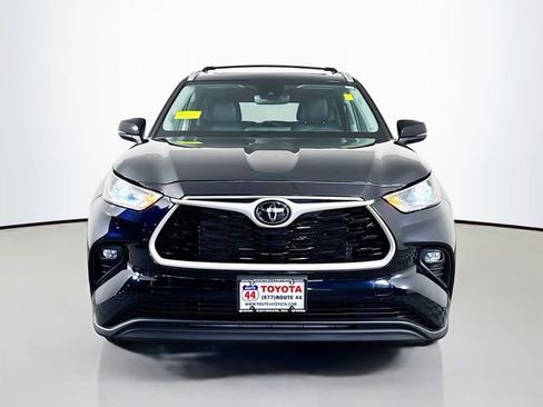 Used 2023 Toyota Highlander XLE AWD/4WD image 11