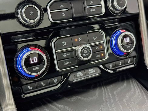Used 2022 GMC Yukon Denali w/ Denali Premium Package RWD image 17