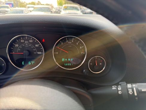 Used 2013 Jeep Wrangler Unlimited Sahara image 6