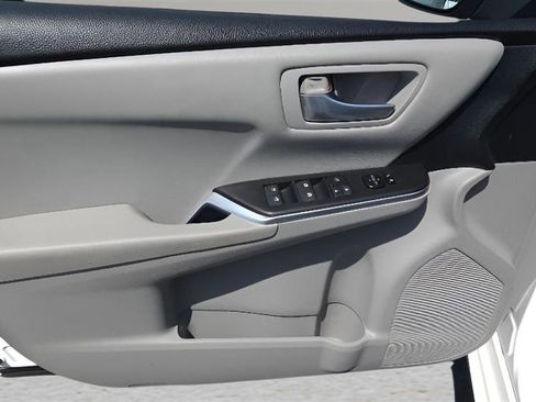 Used 2016 Toyota Camry LE FWD image 8