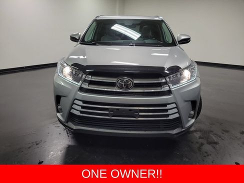 Used 2018 Toyota Highlander Limited AWD/4WD image 2