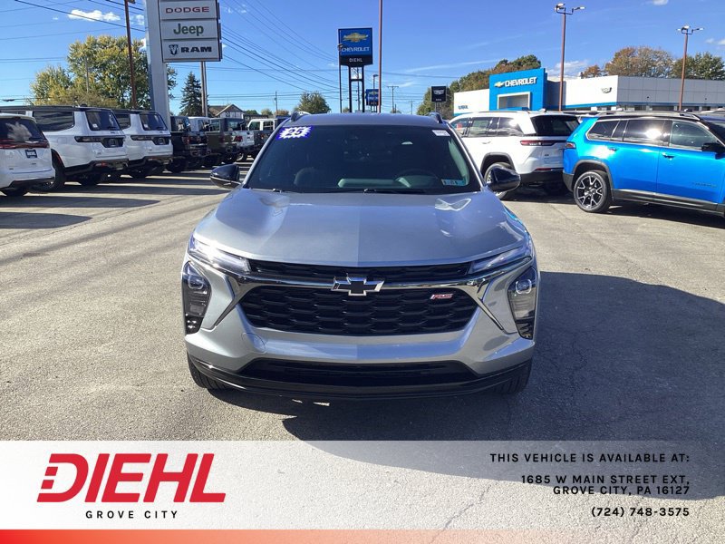 Used 2025 Chevrolet Trax RS w/ Driver Confidence Package FWD image 2