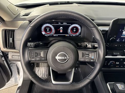 Certified 2025 Nissan Pathfinder Platinum w/ Black Appearance Package AWD/4WD image 13