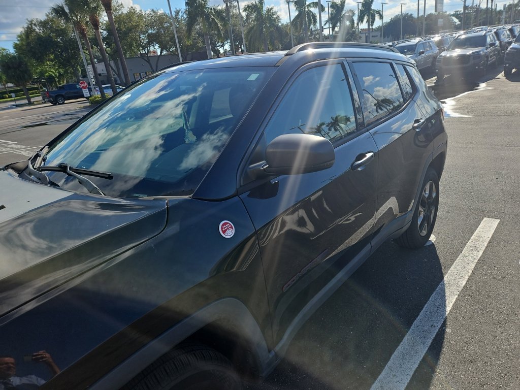 Used 2018 Jeep Compass Trailhawk w/ Leather Interior Group AWD/4WD image 3