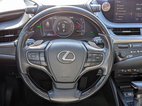 Used 2019 Lexus ES 300h w/ Premium Package image 32