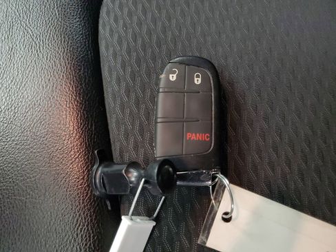 Used 2023 Jeep Compass Latitude image 26