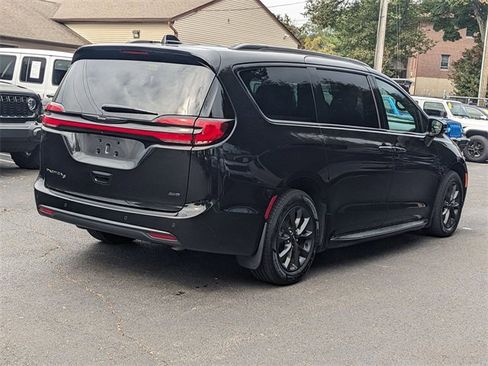 Certified 2021 Chrysler Pacifica Touring-L w/ S Appearance Package image 3