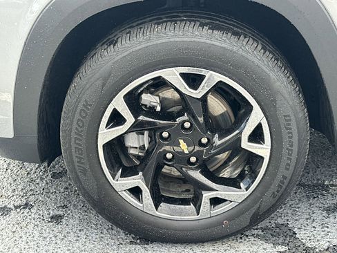 Used 2025 Chevrolet Trax LT w/ LT Convenience Package image 13