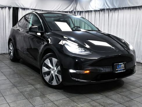 Used 2021 Tesla Model Y Long Range AWD/4WD image 3