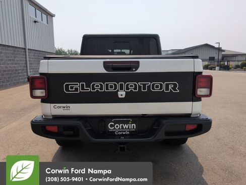 Used 2022 Jeep Gladiator Sport AWD/4WD image 4