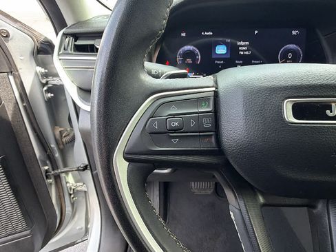 Used 2023 Jeep Grand Cherokee Laredo RWD image 19