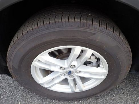 Used 2023 Ford Explorer XLT AWD/4WD image 13