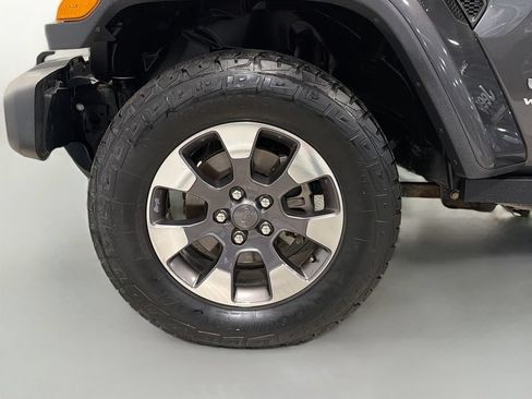 Used 2018 Jeep Wrangler Unlimited Sahara w/ Cold Weather Group AWD/4WD image 32