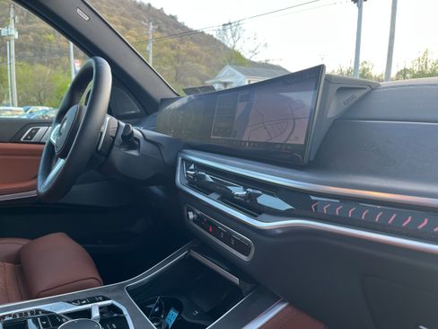 Used 2024 BMW X5 xDrive40i w/ M Sport Package image 17