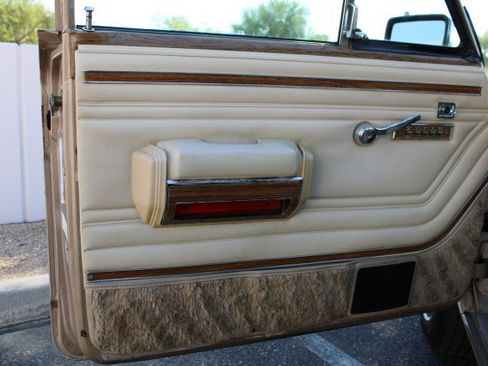 Used 1990 Jeep Grand Wagoneer image 52