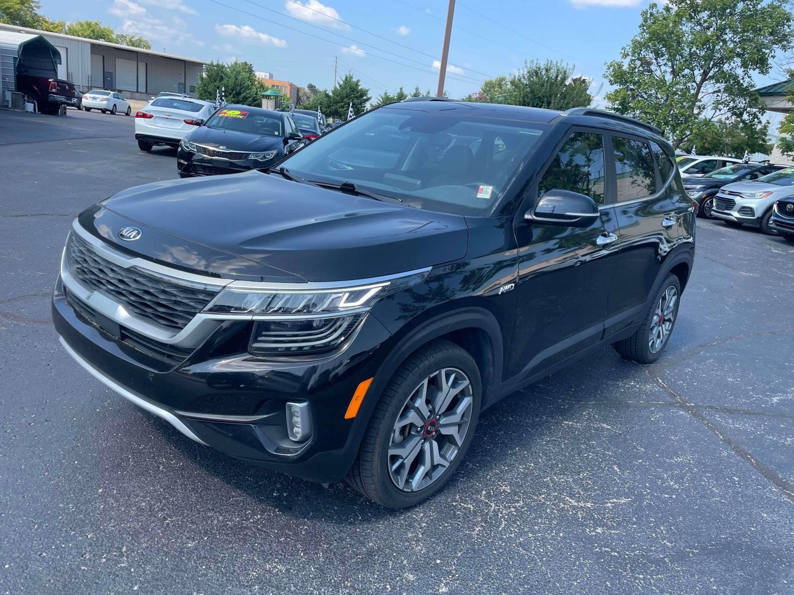 Used 2021 Kia Seltos SX w/ SX Sunroof Package AWD/4WD image 3