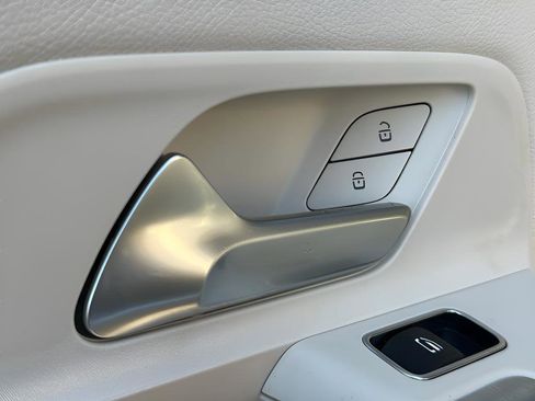 Used 2023 Mercedes-Benz GLB 250 GLB 250 w/ Premium Package image 27