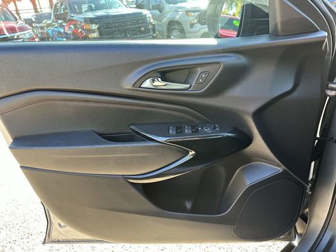 Certified 2025 Chevrolet Trax RS w/ Sunroof Package image 30