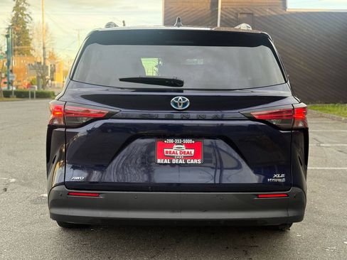 Used 2021 Toyota Sienna XLE w/ XLE Plus Package AWD/4WD image 6
