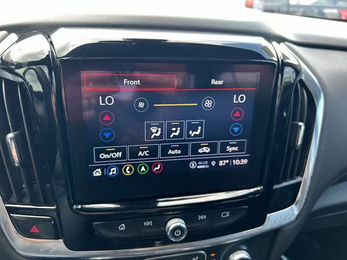 Used 2023 Chevrolet Traverse RS FWD image 27