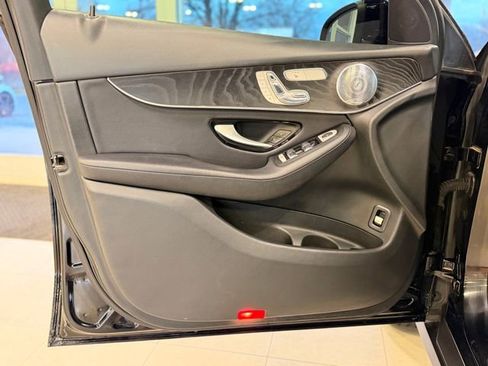 Used 2018 Mercedes-Benz GLC 300 4MATIC image 18