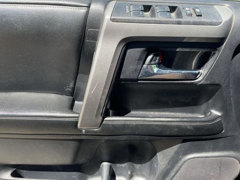 Used 2014 Toyota 4Runner SR5 AWD/4WD image 29