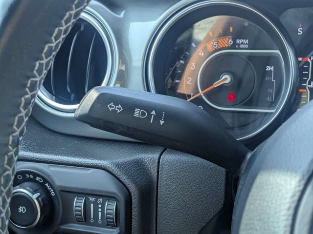 Used 2022 Jeep Wrangler Unlimited Sahara w/ LED Lighting Group AWD/4WD image 28