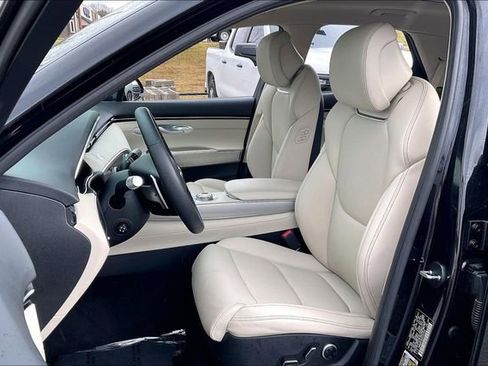 Certified 2025 Genesis GV70 2.5T Select w/ Select Package image 25