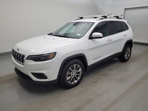 Used 2019 Jeep Cherokee Latitude Plus w/ Comfort/Convenience Group FWD image 2