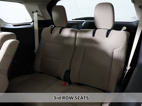 Used 2022 Ford Explorer XLT image 7