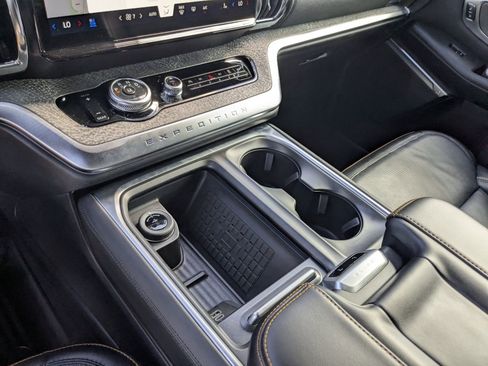 Used 2025 Ford Expedition Tremor AWD/4WD image 17