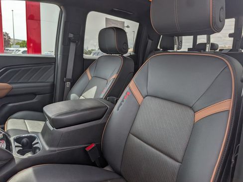 Used 2023 GMC Canyon AT4 w/ AT4 Premium Package AWD/4WD image 7