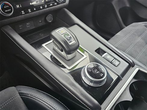 Used 2024 Mitsubishi Outlander SE image 29