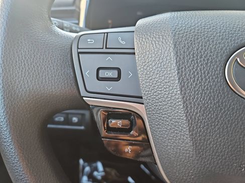 Used 2025 Toyota Camry LE FWD image 30