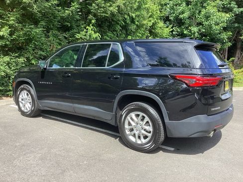 Used 2023 Chevrolet Traverse LS FWD image 8
