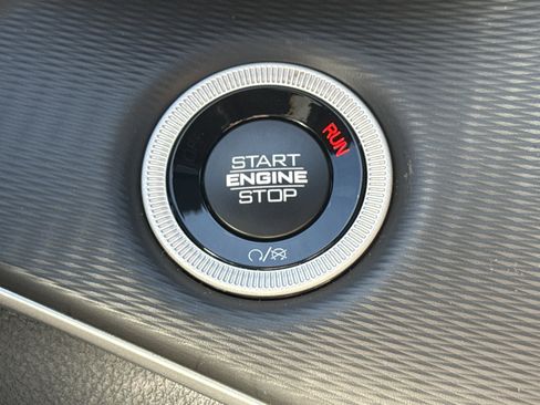 New 2025 Jeep Grand Cherokee Altitude image 21