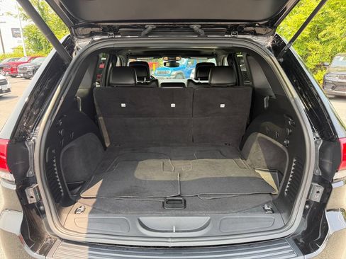 Used 2020 Jeep Grand Cherokee Altitude AWD/4WD image 17