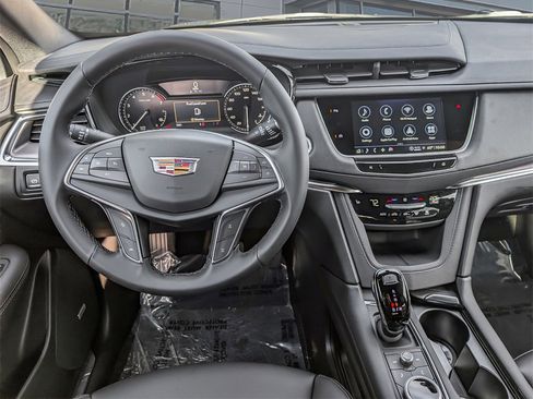New 2026 Cadillac XT5 Luxury image 15