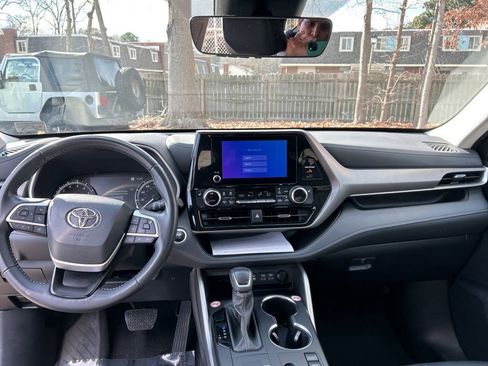 Used 2024 Toyota Highlander XLE image 21