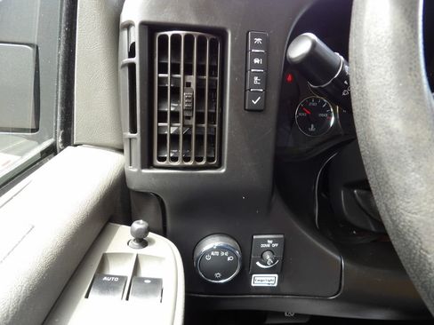 Used 2022 GMC Savana 3500 Extended w/ Power Convenience Package RWD image 19