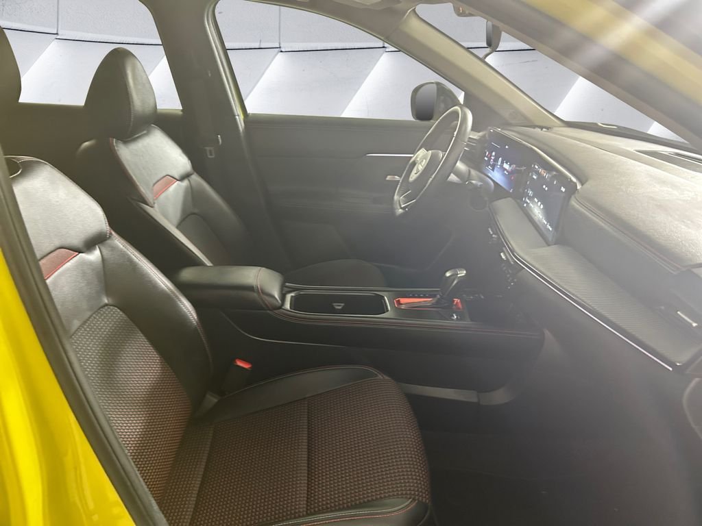 Used 2025 Nissan Kicks SR FWD image 13
