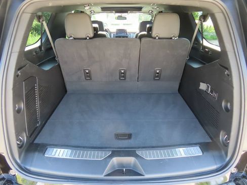 Certified 2024 Chevrolet Suburban RST w/ Luxury Package AWD/4WD image 19