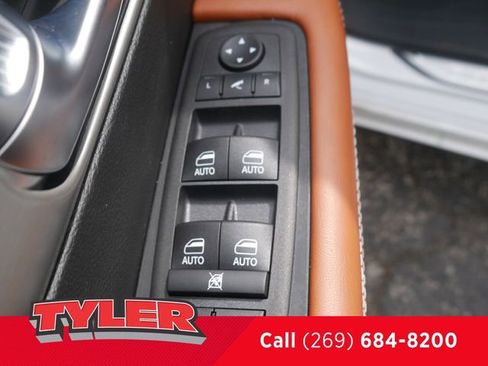 New 2026 Chrysler Pacifica Pinnacle w/ Trailer Tow Group AWD/4WD image 23